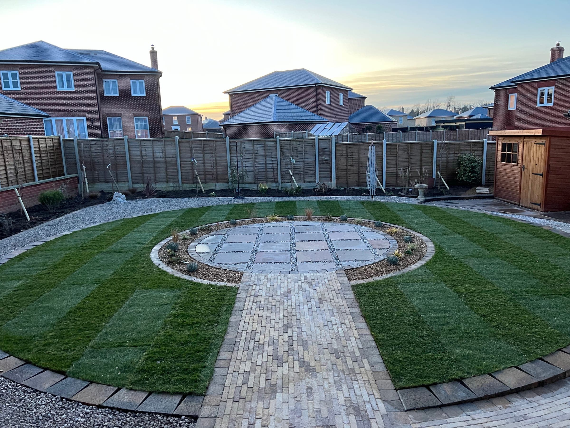 Slimset pavers and circle garden design