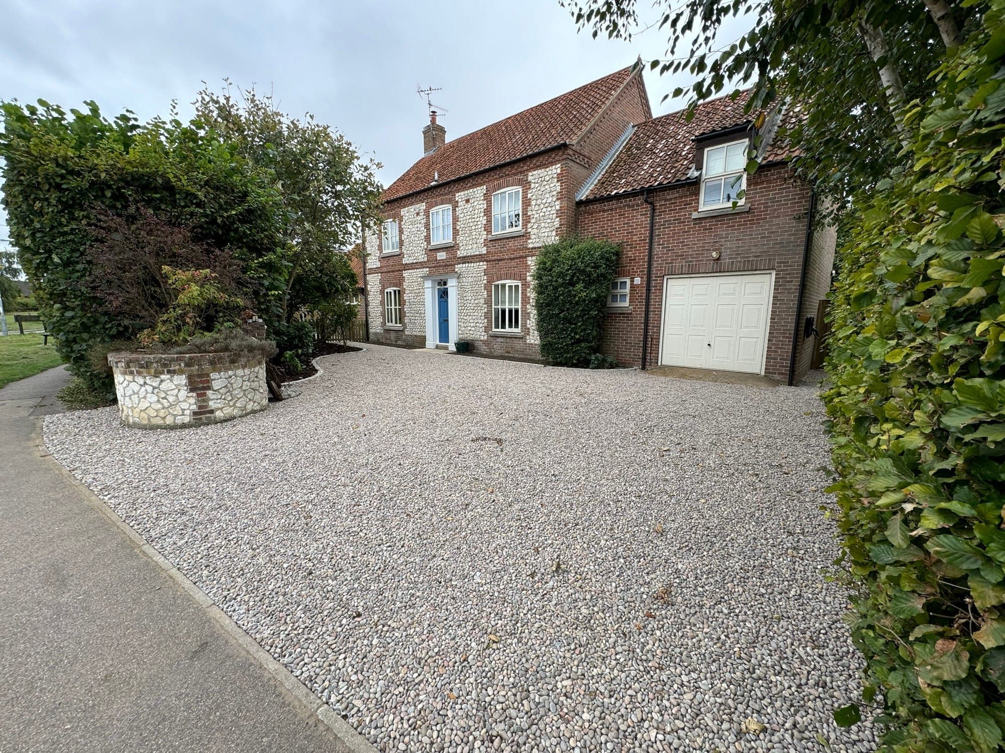 Turfing and hard landscaping detail